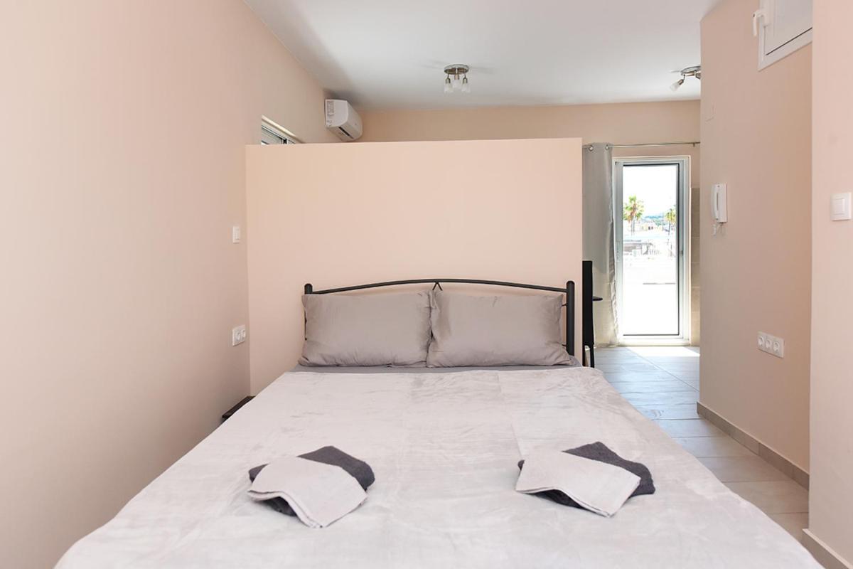 Happy Days Home Apartment Und Studio/Penthouse Ialysos  Bagian luar foto
