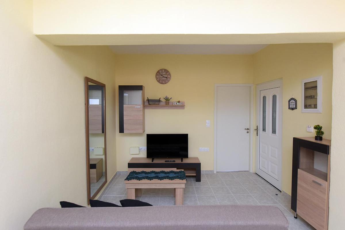 Happy Days Home Apartment Und Studio/Penthouse Ialysos  Bagian luar foto