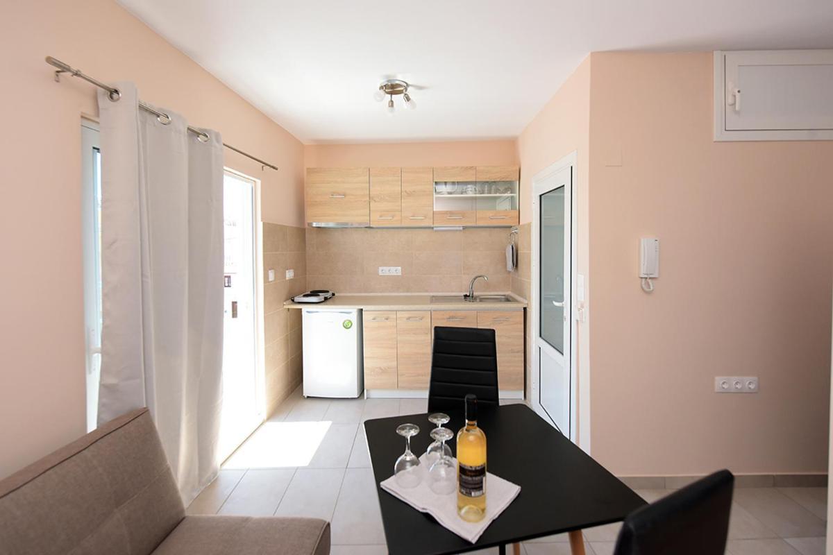Happy Days Home Apartment Und Studio/Penthouse Ialysos  Bagian luar foto