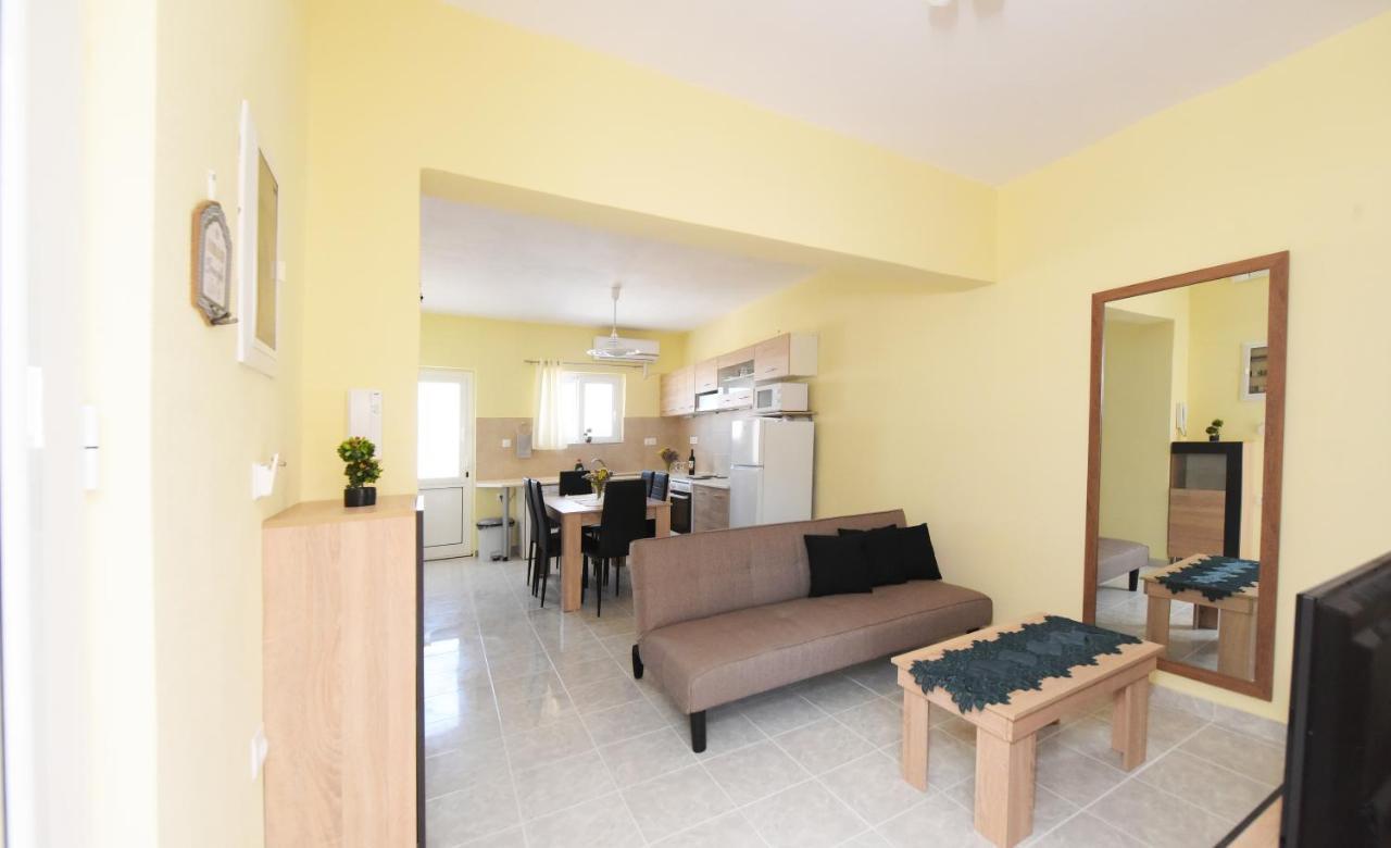 Happy Days Home Apartment Und Studio/Penthouse Ialysos  Bagian luar foto
